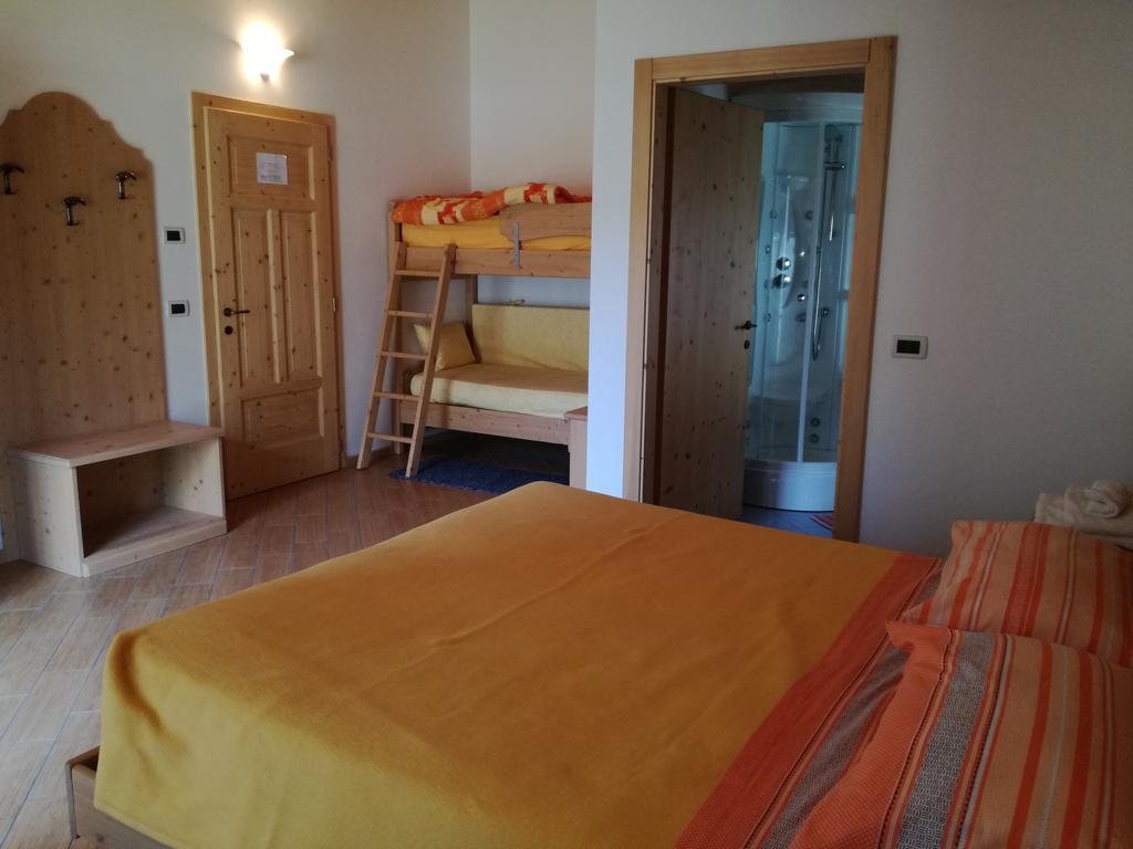 צ'מברה Agriturismo Le Cavade מראה חיצוני תמונה