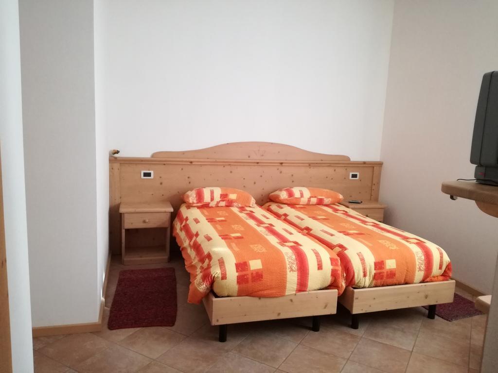 צ'מברה Agriturismo Le Cavade מראה חיצוני תמונה
